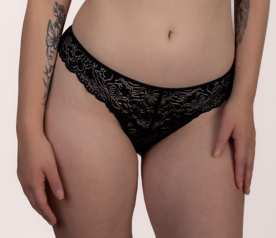 Tanga Ana – Dentelle italienne & détail plaqué or 24 carats