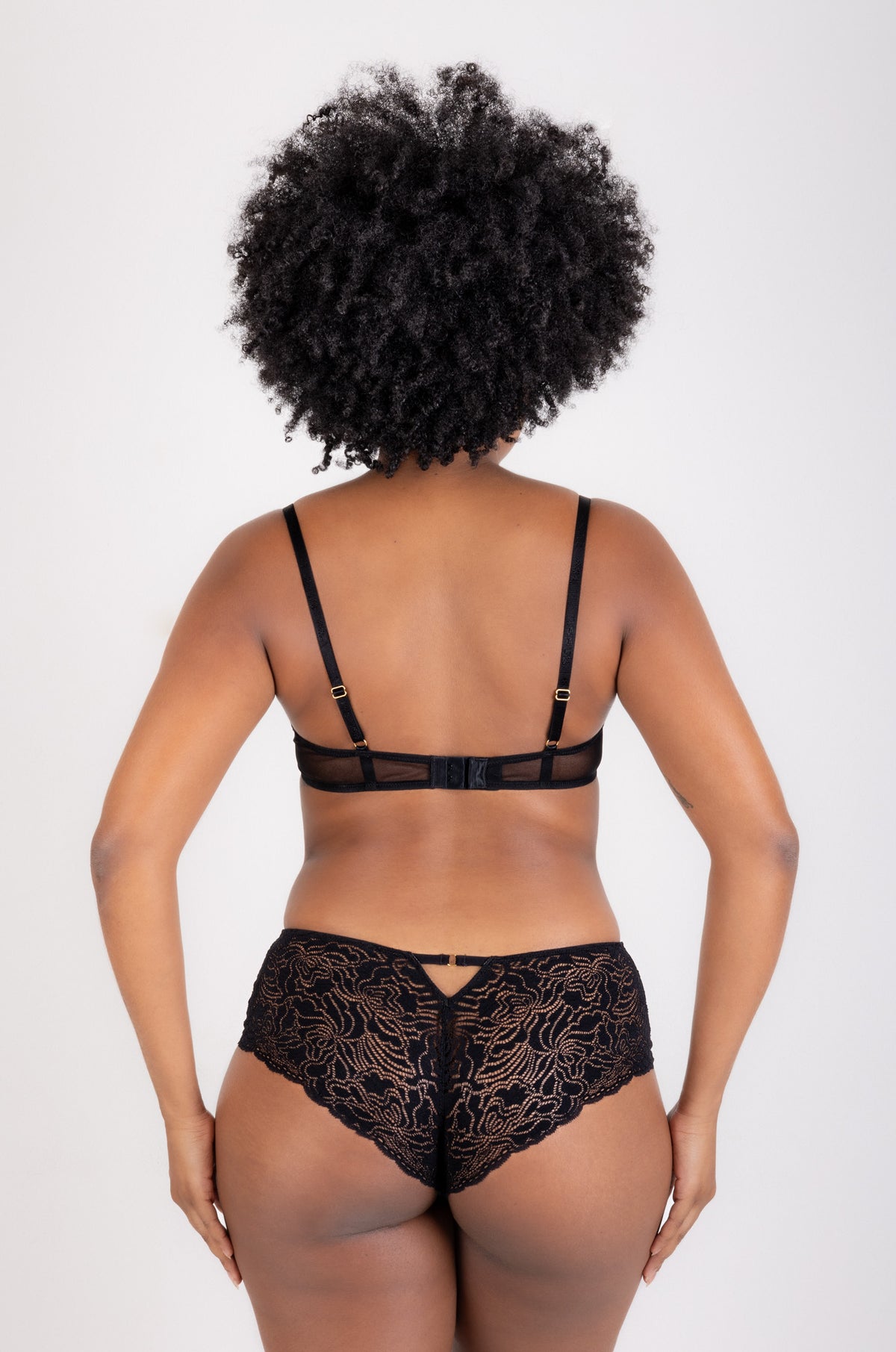 Shorty Ana – Dentelle italienne & détail plaqué or 24 carats