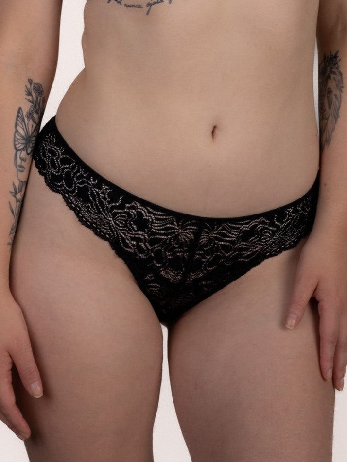 Tanga Ana – Dentelle italienne & détail plaqué or 24 carats